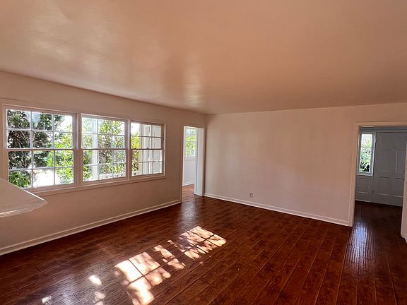 4th image of 2200 S Coast Hwy APT D