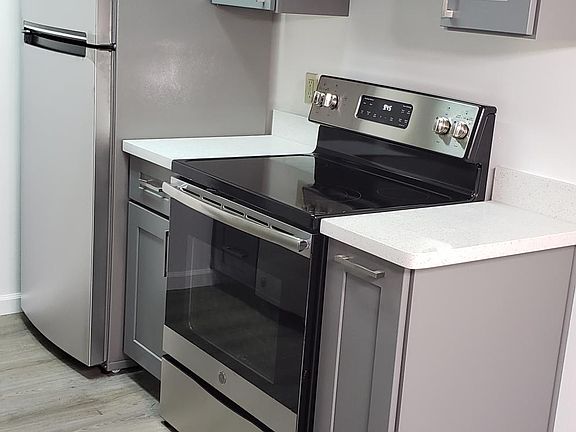 2nd image of 976 Kiely Blvd Unit B