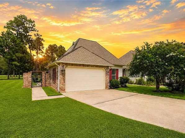 107 Mount Carmel Ct, Belle Chasse, LA 70435