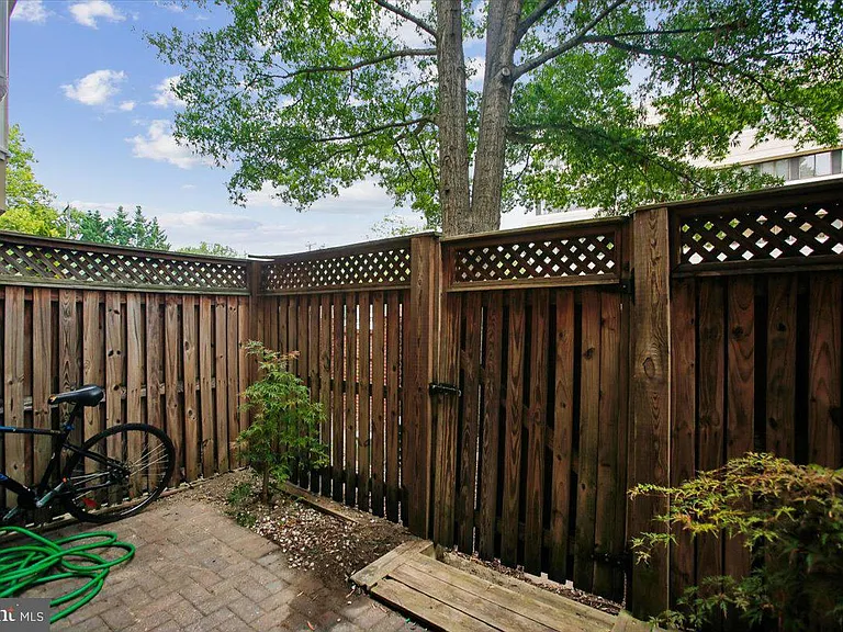 1309 McLean Crest Ct — Photo 55