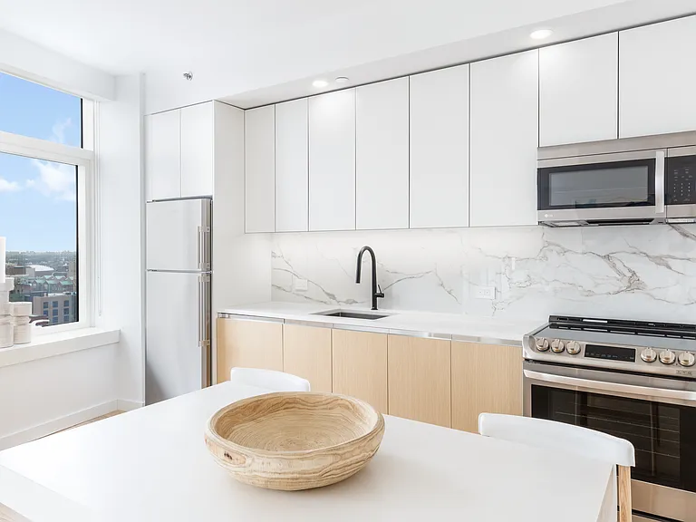 123 Linden Blvd #E9V — Photo 5