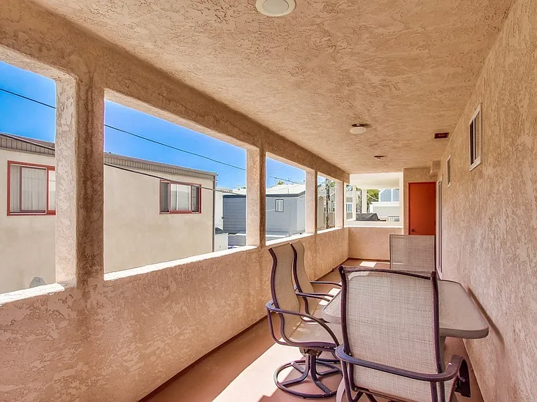 831 Allerton Ct — Photo 46