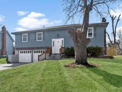 2225 E Taylor Dr, Olathe, KS, 66062