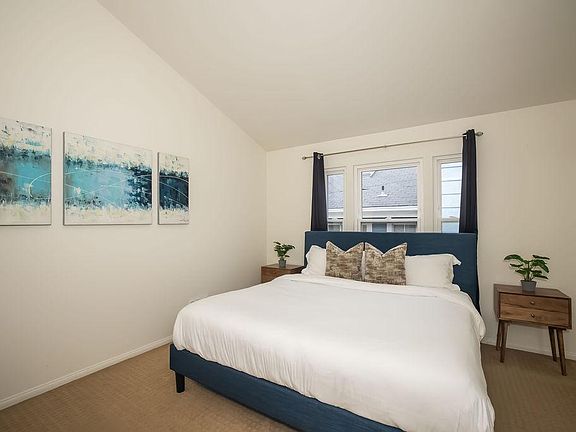 5th image of 1860 Pacific Beach Dr APT 4