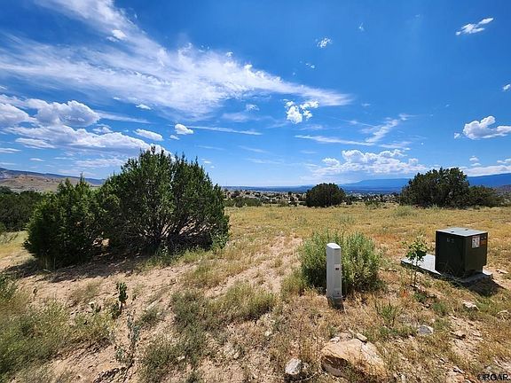 3rd image of 1035 Foothills Dr