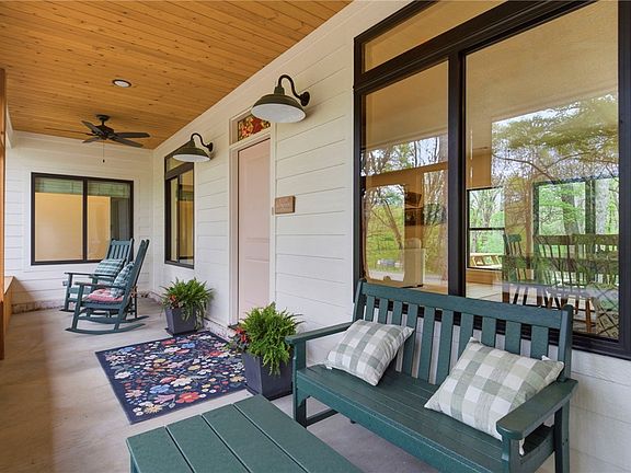 3rd image of 10036 Sun Ridge Cir