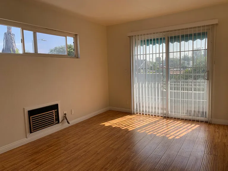 2251 Crenshaw Blvd Residences — Photo 10