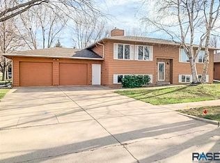 6101 W Oscar Howe Cir, Sioux Falls, SD 57106