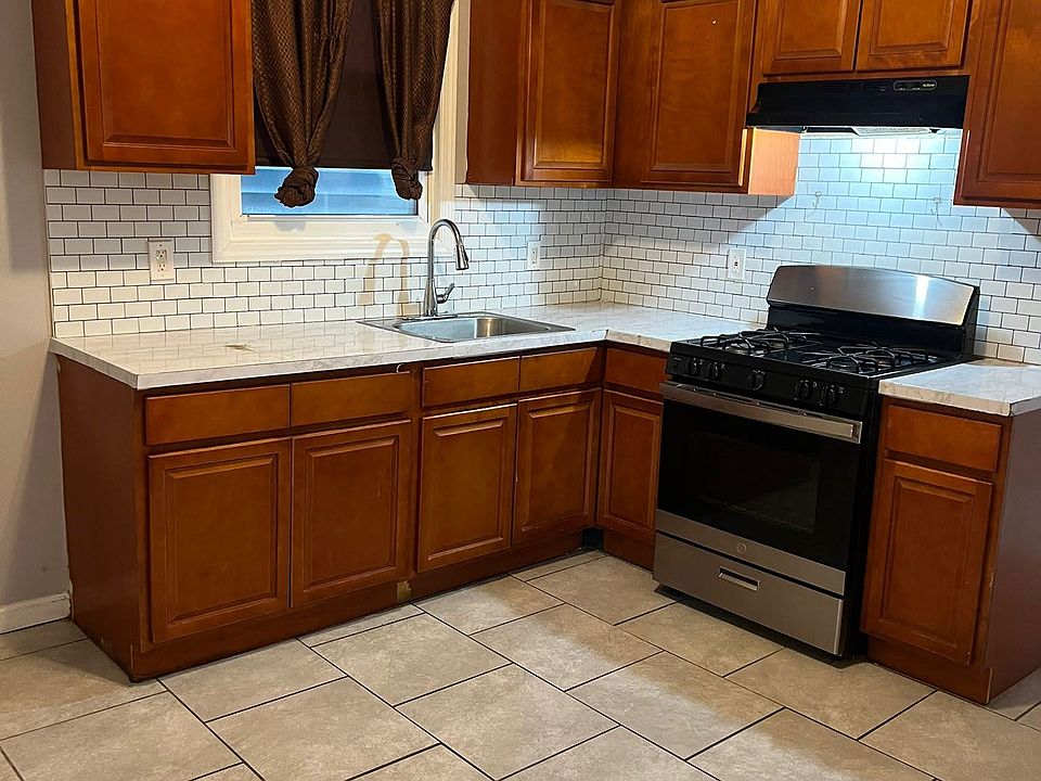 1st image of 363 S 19th St Floor 1