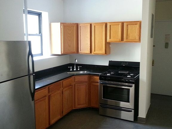 2nd image of 243 13th St APT 21