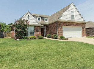 1504 N 20th St, Broken Arrow, OK 74012