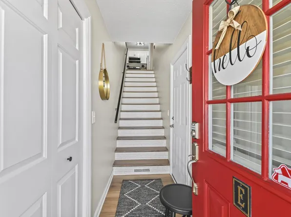590 Pewaukee ROAD #E, Pewaukee, WI 53072