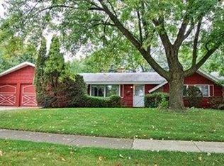 327 S Walnut Ln, Schaumburg, IL 60193