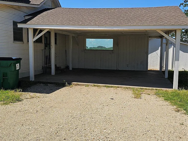 5081 FM 973 — Photo 3