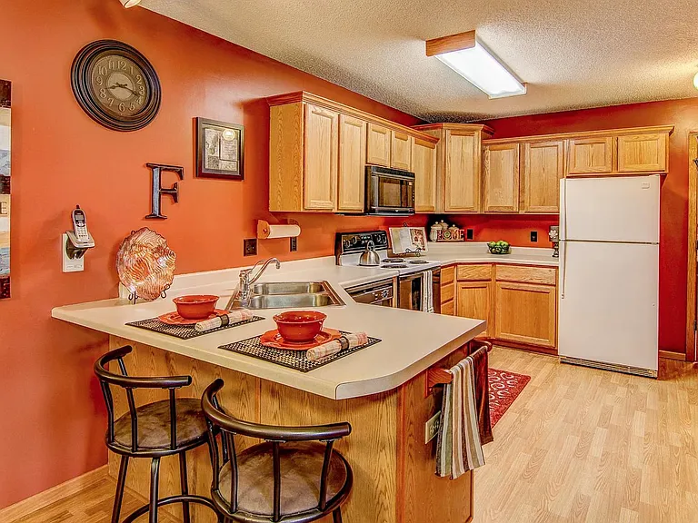2353 Oakridge Cir — Photo 13