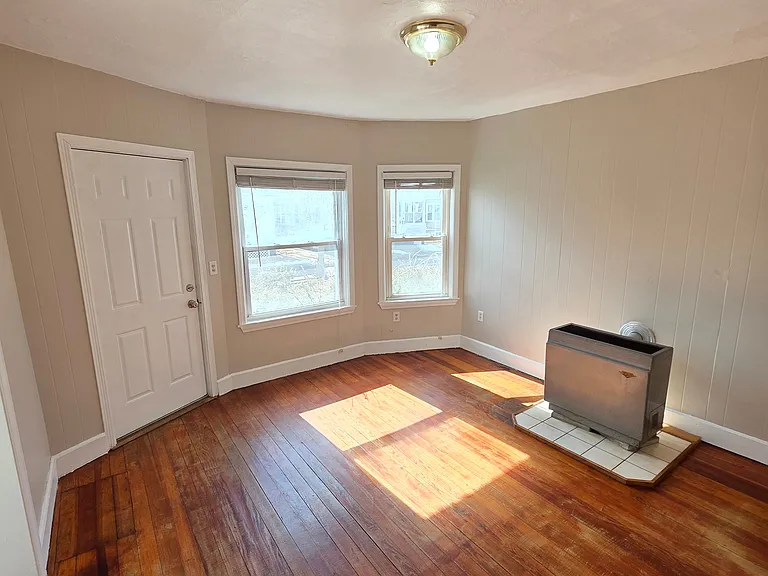 177 Oriole Ave 2ndFlr 2B/1B Carpet SSAppliances PetsOK DblParlor — Photo 13