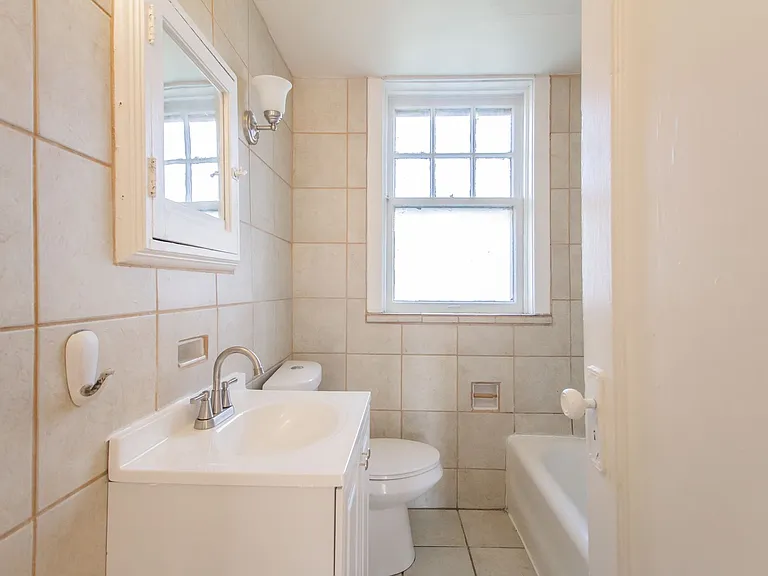 (220) 1140 Ursula Ave — Photo 13