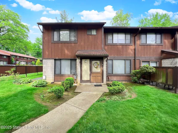 61 Stone Ln, Staten Island, NY 10314