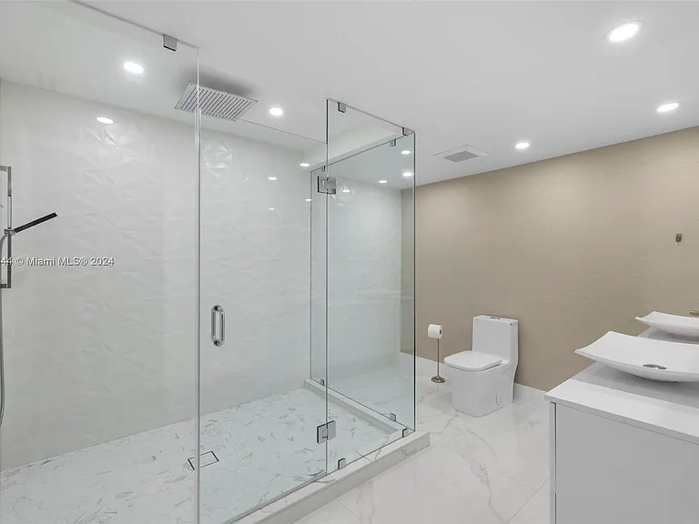 5151 Collins Ave #1527 — Photo 40