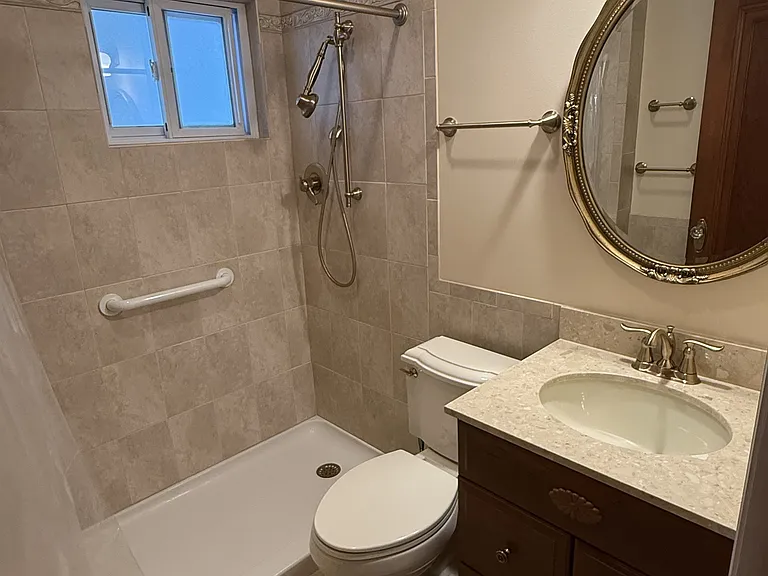 517 E Linn St — Photo 28
