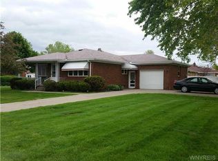 1041 N Forest Rd, Williamsville, NY 14221