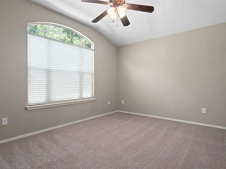 2633 Bolton St — Photo 14