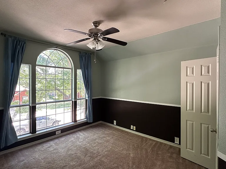 7447 Ravenhill Dr — Photo 11