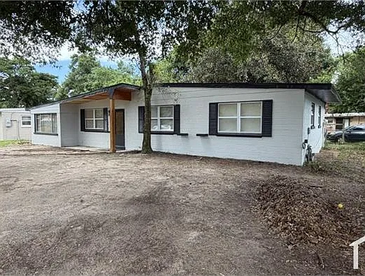4 bed, 1304 sqft, $2,000 — Photo 2