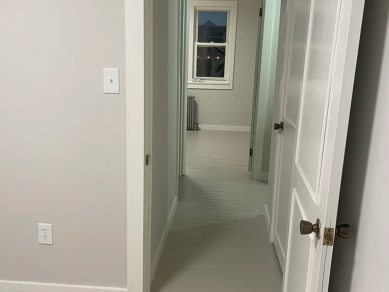 106 W Caracas Ave — Photo 8