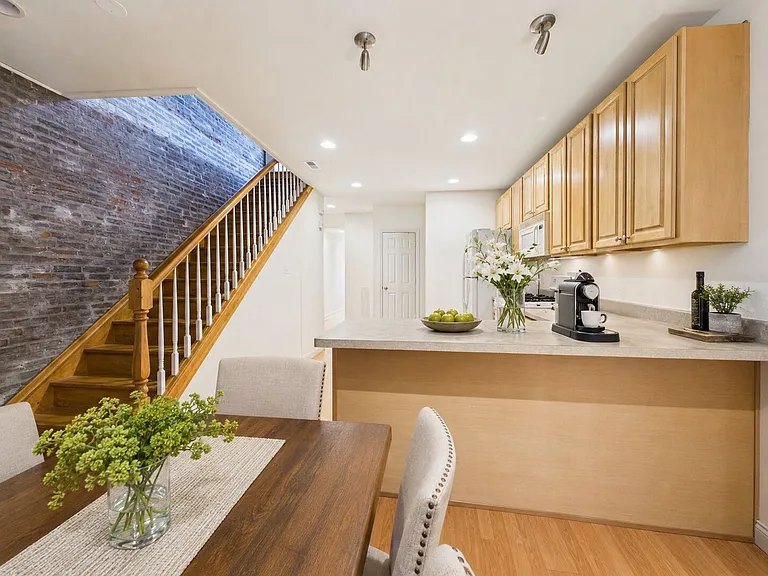 3040 W Stiles St — Photo 5