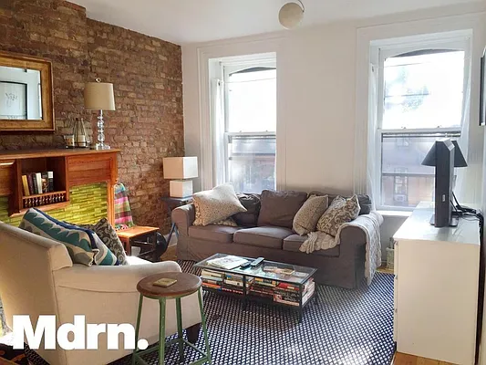 Rented by Mdrn Residential | media 25