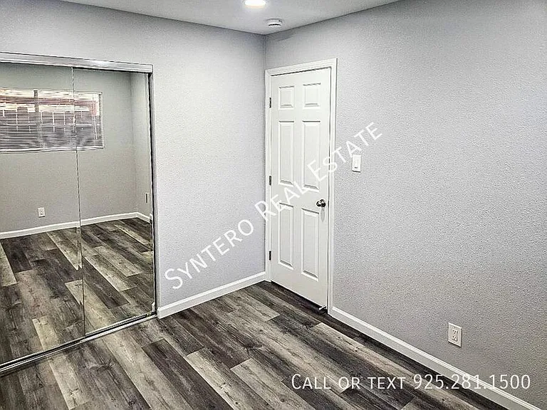 1524 Glazier Dr #4 — Photo 8