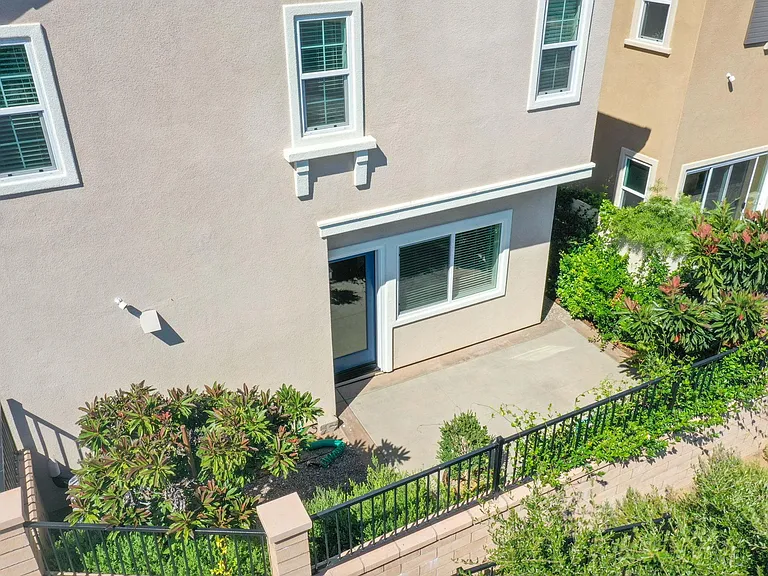 5605 Estrella Way — Photo 37