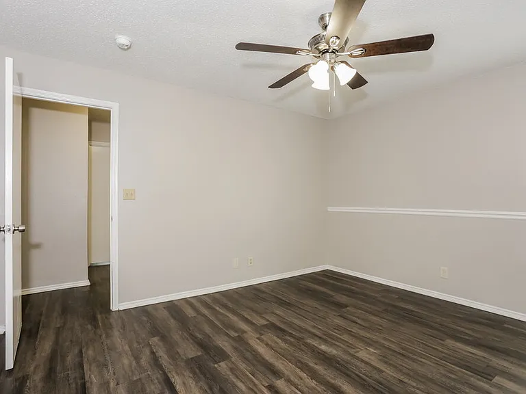 8120 Camelot Rd — Photo 13