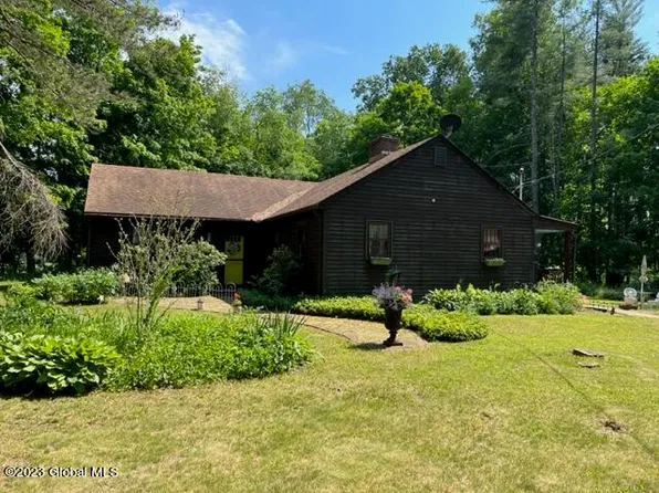 8 Pine Lane, Cambridge, NY 12816