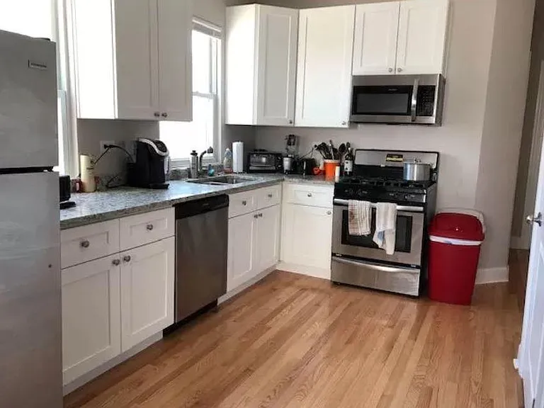 1115 W Newport Ave #1R — Photo 3