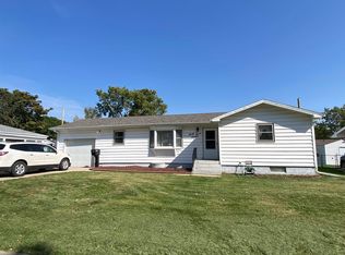 3715 Linden Dr, Kearney, NE 68847