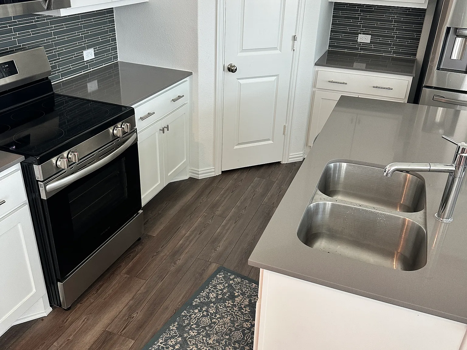 3 bed, 1828 sqft, $2,200 — Photo 3