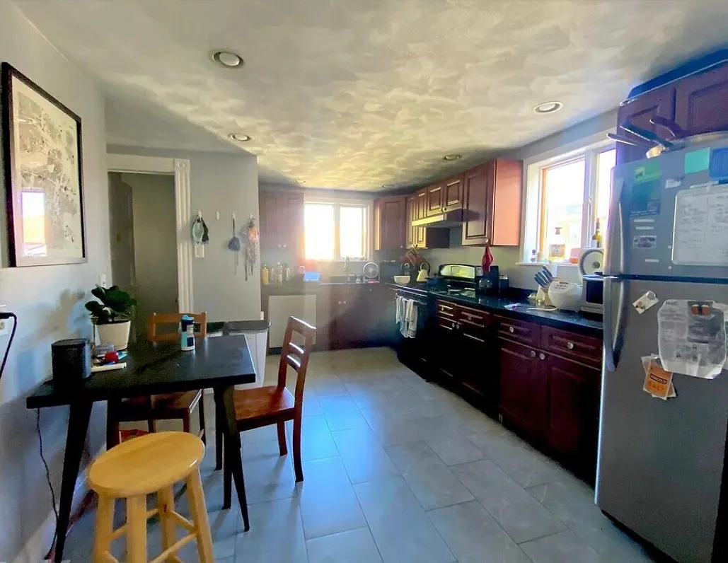 5 bed, 9999 sqft, $6,250 — Photo 3