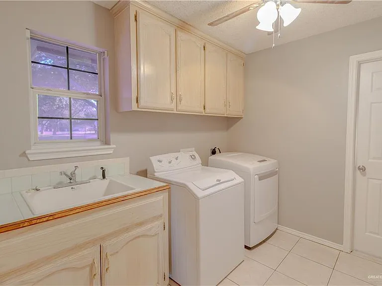 1305 E 22nd St — Photo 14