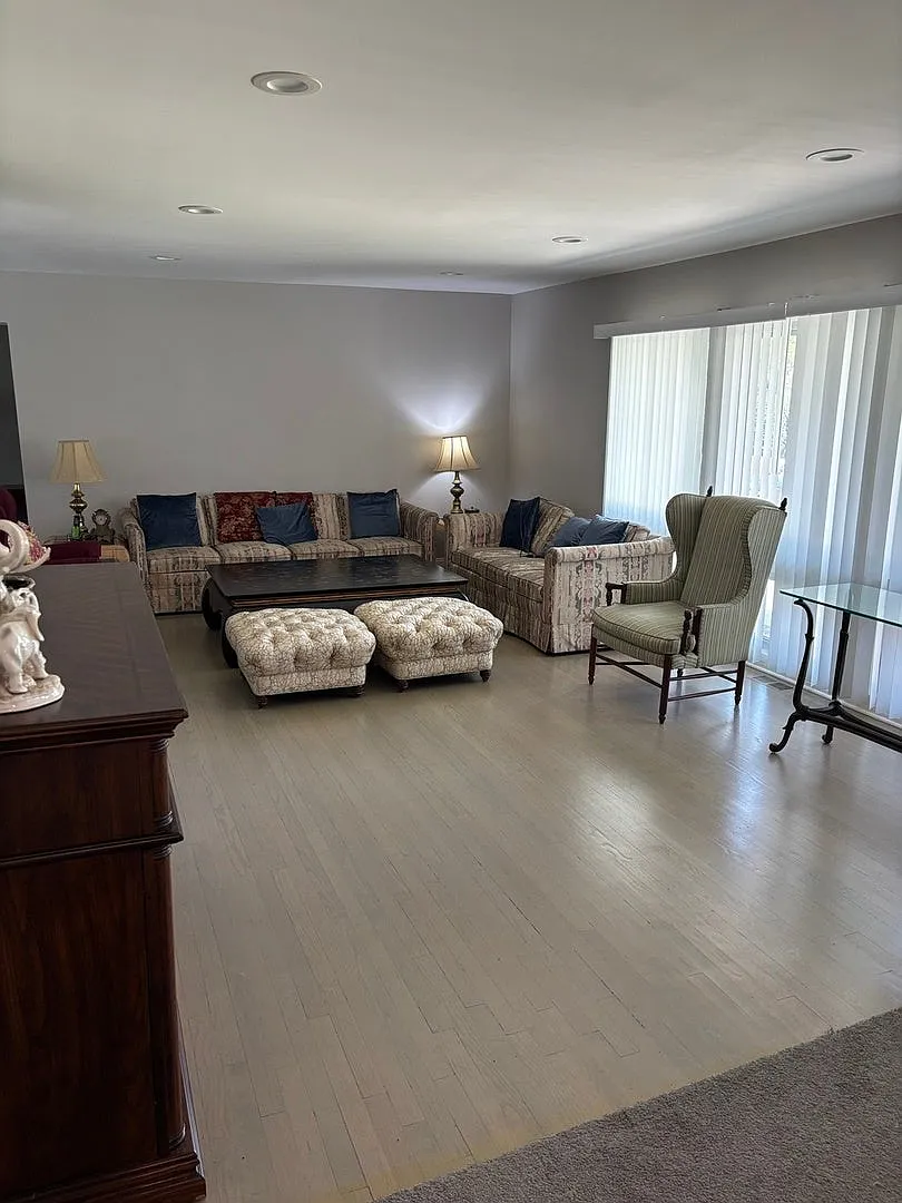 4 bed, 1909 sqft, $5,500 — Photo 3
