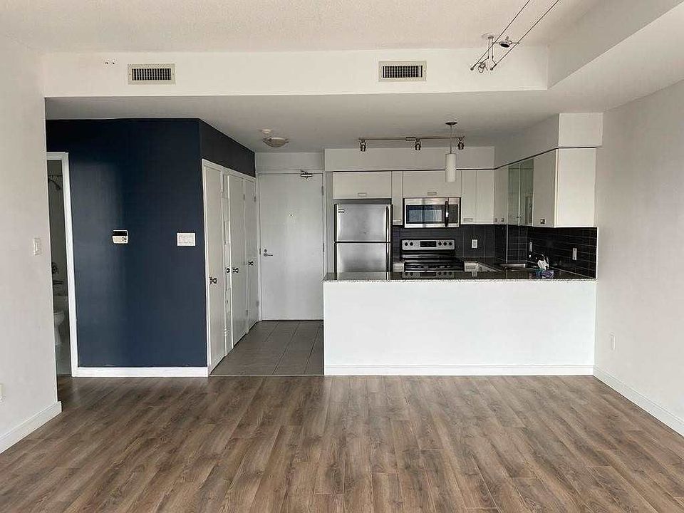 1st image of 38 Grenville St #3704