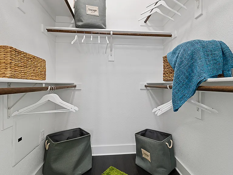 A3-Dolphin-Closet A3-Dolphin-Closet