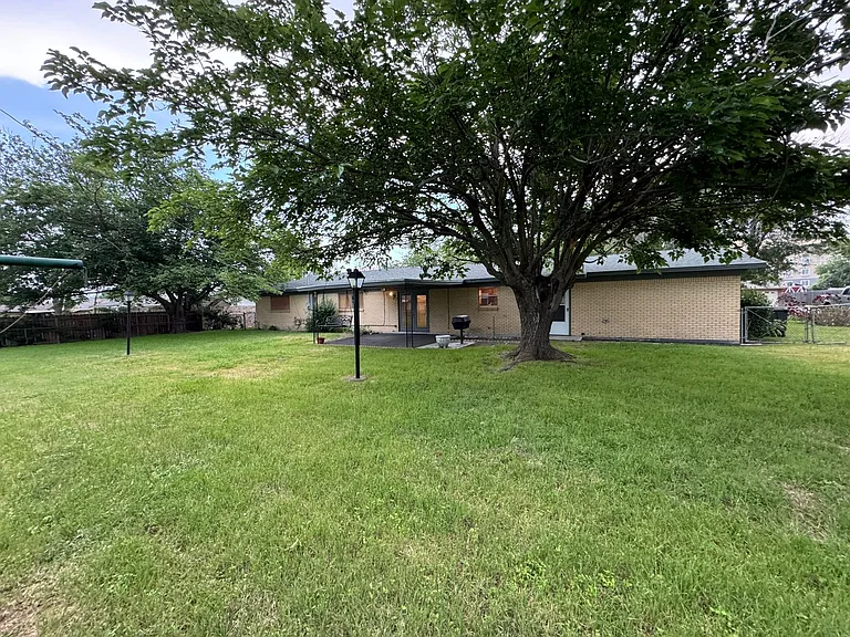 605 Bellaire Dr — Photo 34