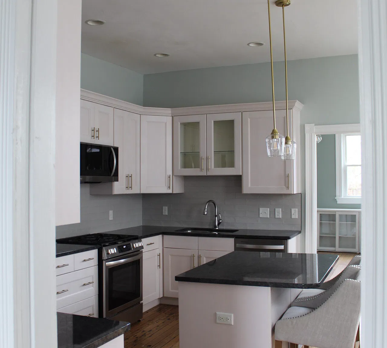 3 bed, 1800 sqft, $2,500 — Photo 2