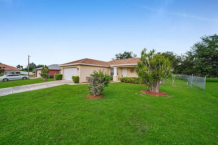 3 bed, 2.0 bath, 1408 sqft, $1,900 — Photo 3