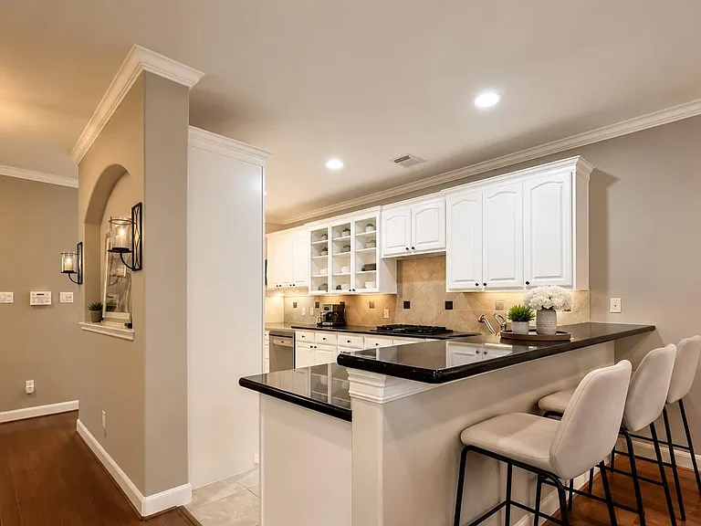 621 Roy St — Photo 17