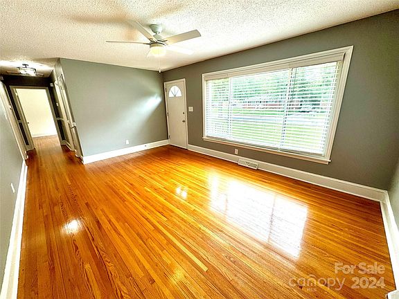 5th image of 1129 Tarrington Ave
