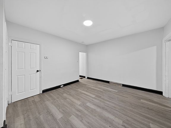 5th image of 835 N Spruce St