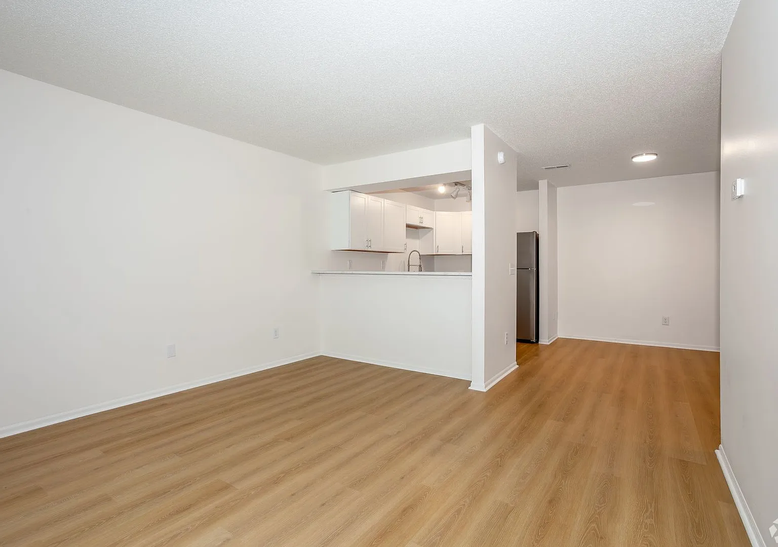Coventry Apartments — Photo 2